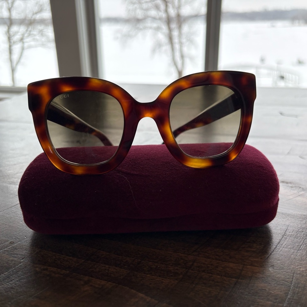 ⭐️Gucci Sunglasses Havana Brown Gradient with Stars & GG on Arms⭐️